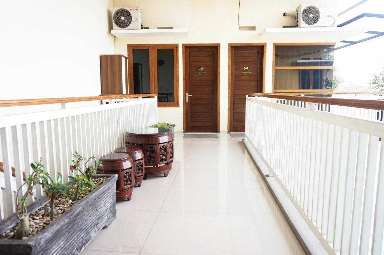 RedDoorz @ Jalan Kedawung Hotel Malang Bagian luar foto