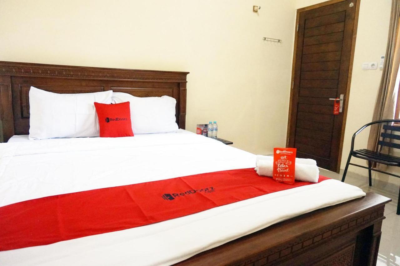 RedDoorz @ Jalan Kedawung Hotel Malang Bagian luar foto